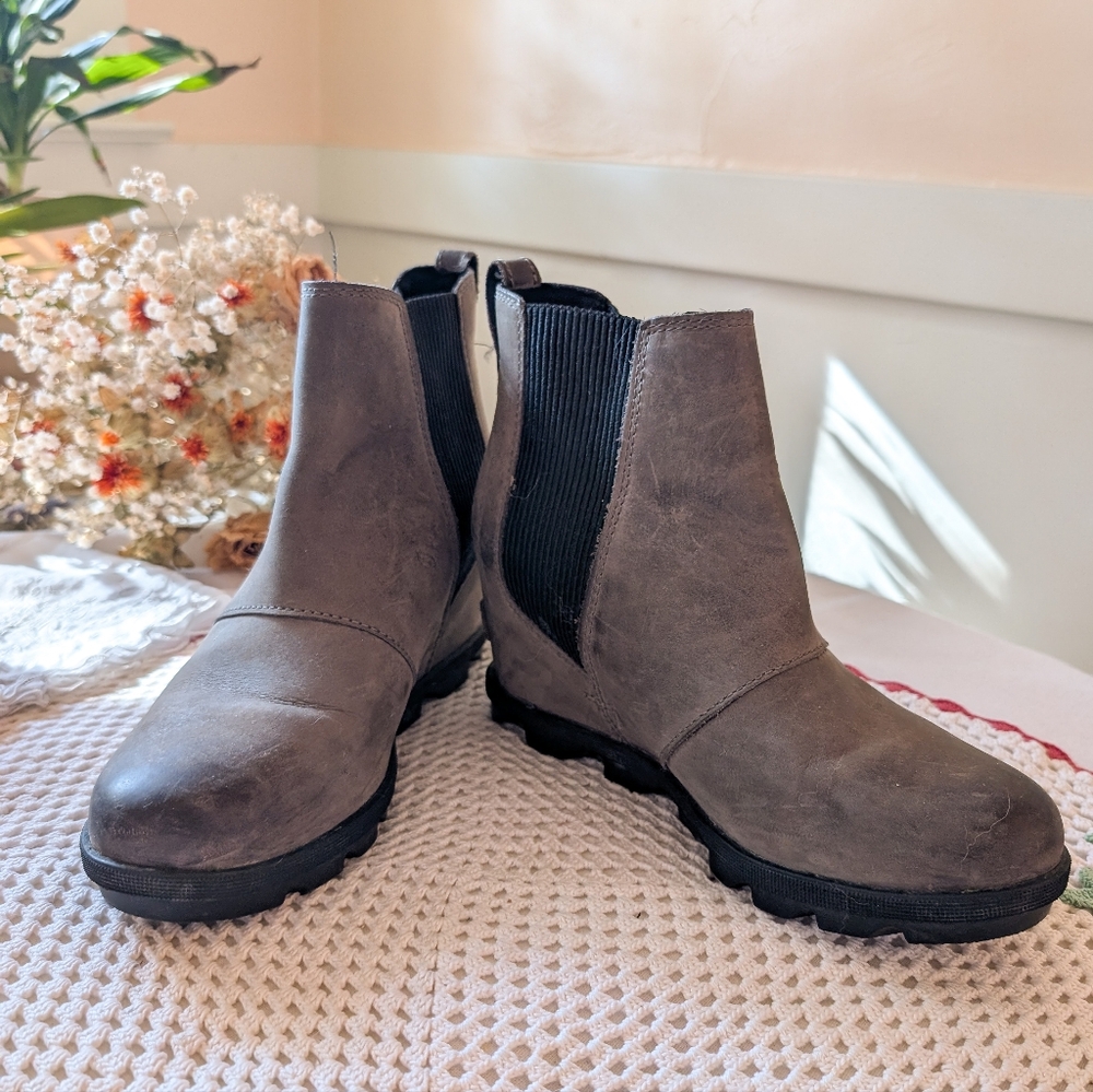 Sorel Joan Of Arctic Gray Wedge Chelsea Boots - Quarry Gray - Size 7.5